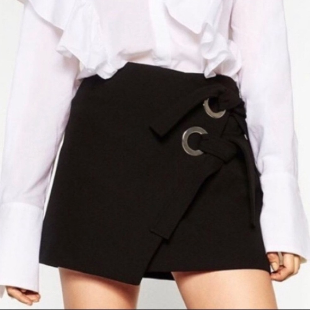 NWT ZARA Black Wrap Buckle Tie Mini Skirt✨💖size XS